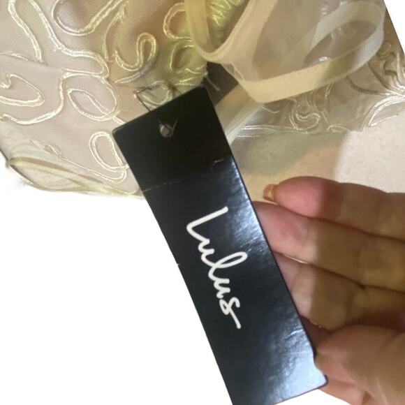 Lulu’s Women’s Nathalie Cream Embroidered Maxi Wedding Dress Size L MSRP 178$ - Picture 15 of 16